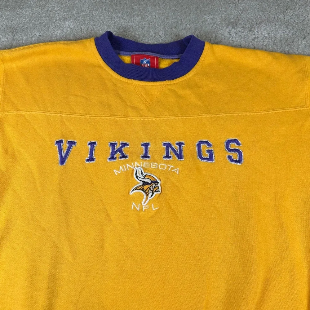 NFL Minnesota Vikings Sweatshirt Mens Medium Gold Purple Embroidered Crewneck